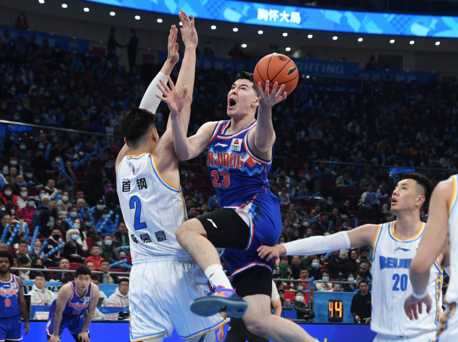 火爆一战,球员们披肝沥胆拼搏,现场氛围热烈的简单介绍 火爆一战,球员们披肝沥胆拼搏,现场氛围热烈的简单介绍